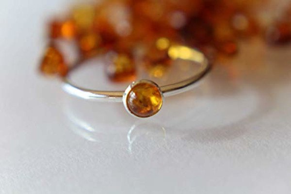 Vòng tay hổ phách tự nhiên mang lại may mắn phong thủy