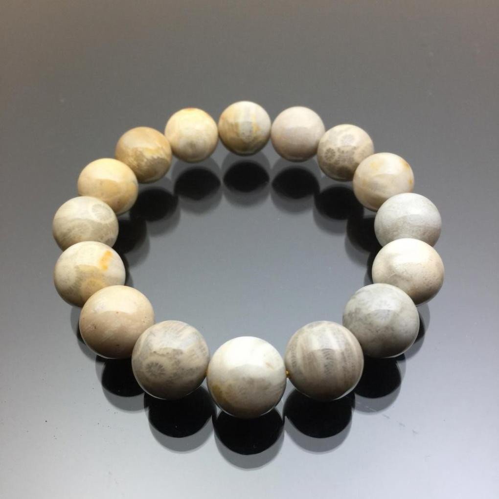 Vòng tay phong thủy đá san hô trắng hóa thạch thích hợp dành cho phái nam tuổi Đinh Mùi