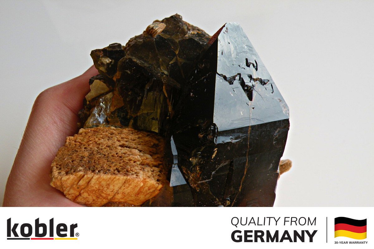 Vòng tay thạch anh đen mang lại may mắn cho người mệnh Thủy