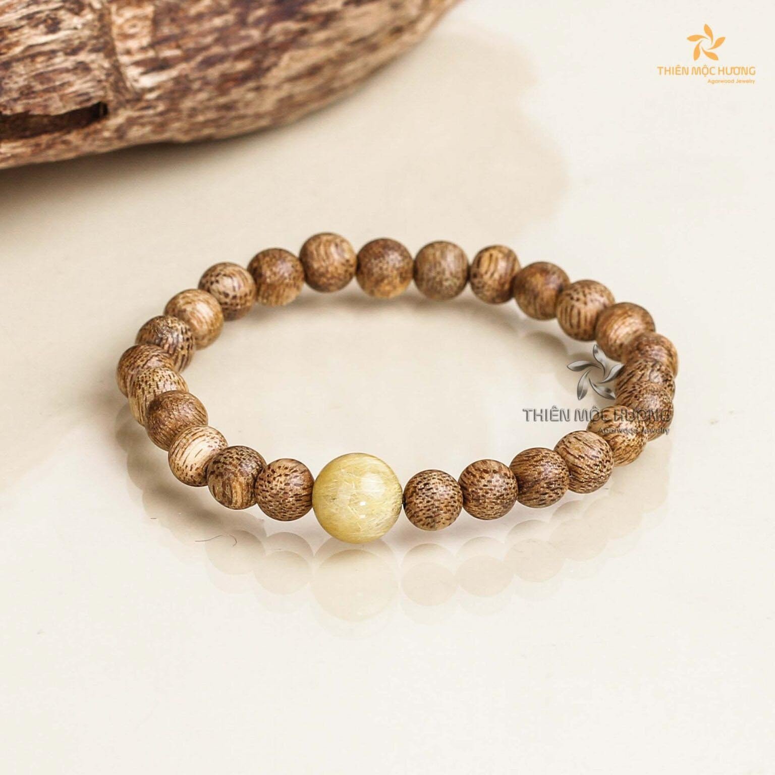 Vòng tay trầm hương kết hợp đá thạch anh tóc vàng cho nam Quý Mão