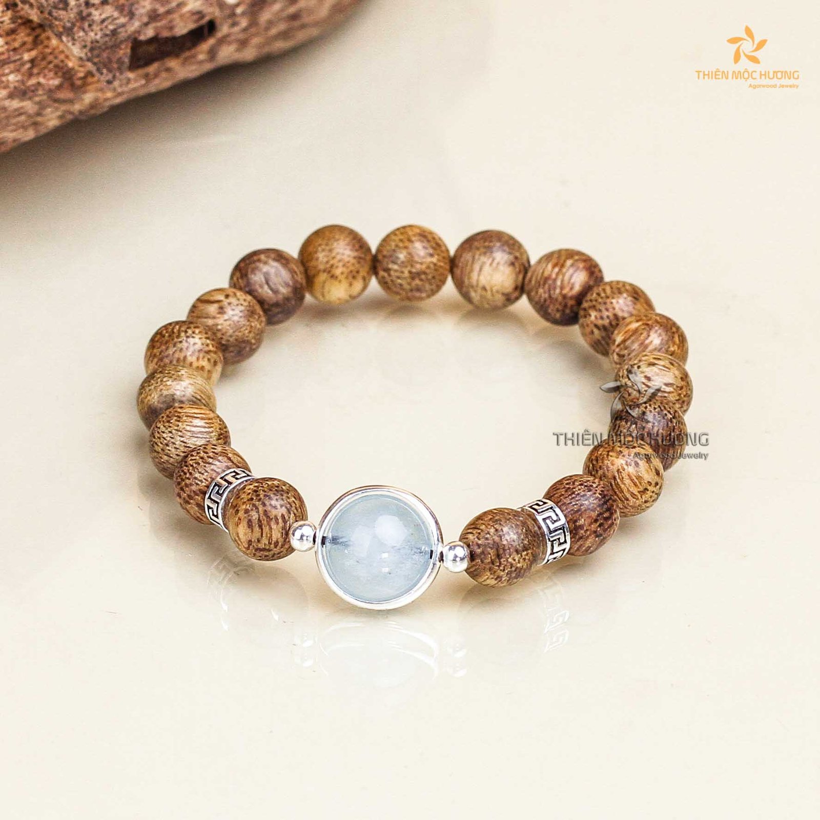 Vòng tay trầm hương Ngân Tú phù hợp với người sinh năm 1952 mệnh Thủy