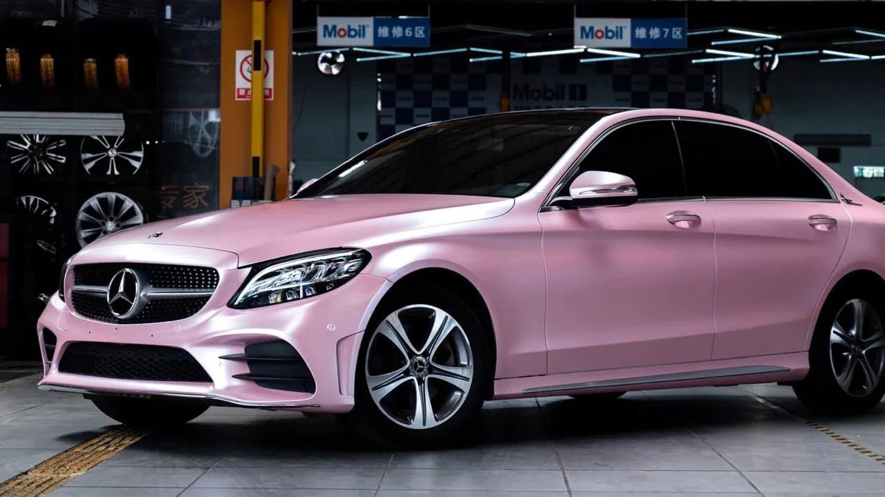 Xe Mercedes-Benz màu hồng tím, gợi ý màu sắc tương sinh cho người tuổi Mậu Ngọ 1978 mệnh Hỏa