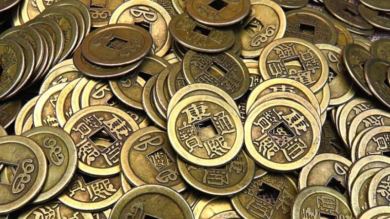 Ý nghĩa của tiền xu cổ trong phong thủy và cách sử dụng cho tuổi Ất Dậu 2005